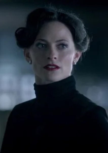 Lara Pulver