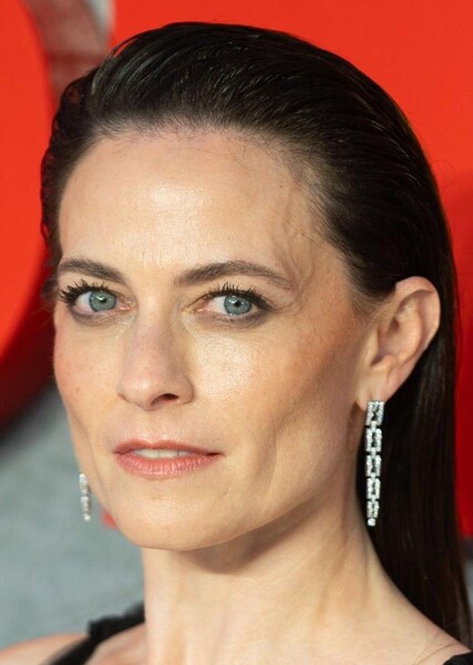 Lara Pulver