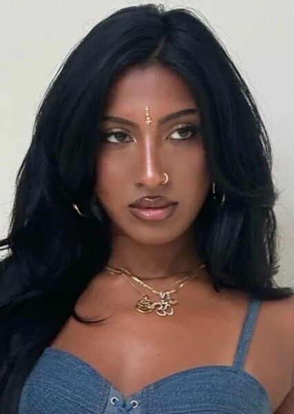 Lara Raj photo