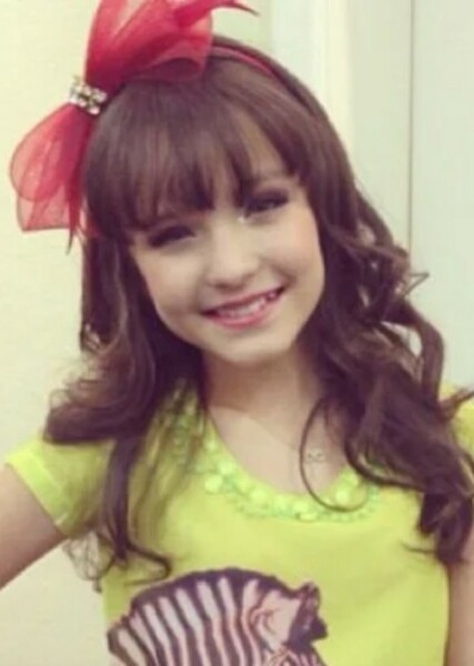 Larissa Manoela photo