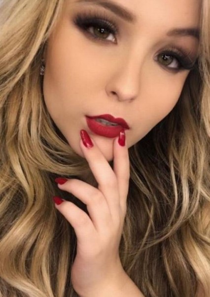 Larissa Manoela photo