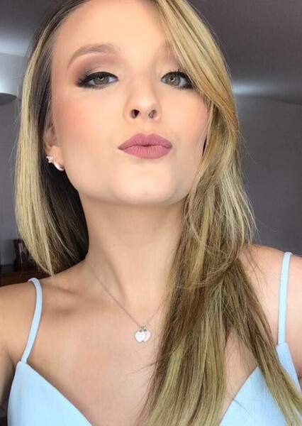 Larissa Manoela photo