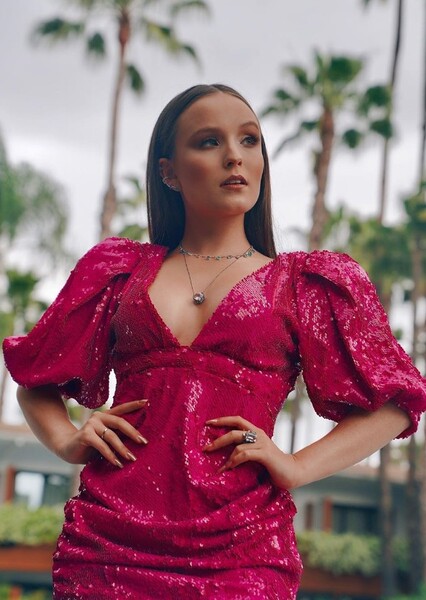 Larissa Manoela photo