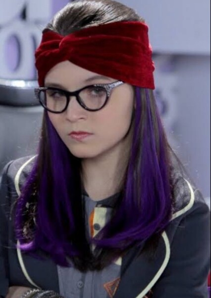 Larissa Manoela photo