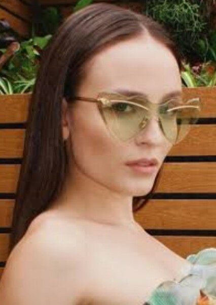 Larissa Manoela photo