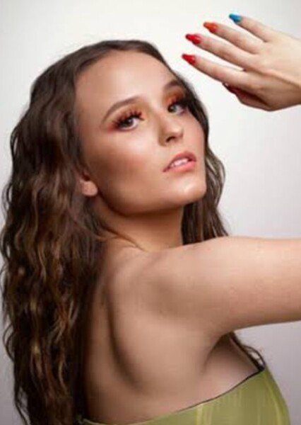Larissa Manoela photo