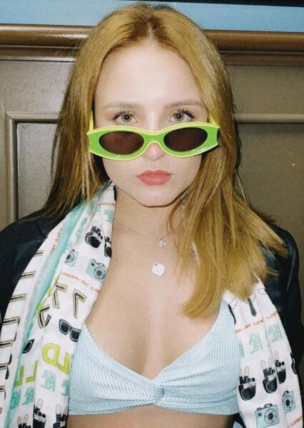 Larissa Manoela photo