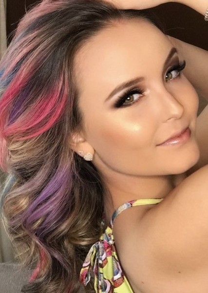 Larissa Manoela photo