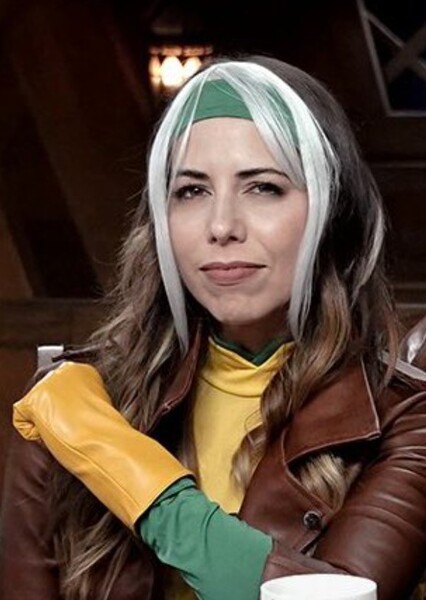 Laura Bailey photo
