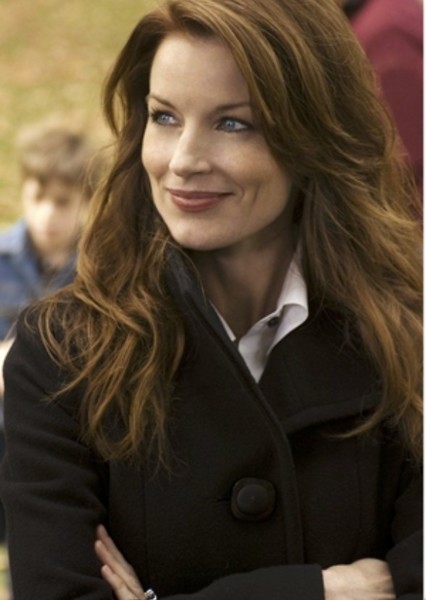 Laura Leighton photo