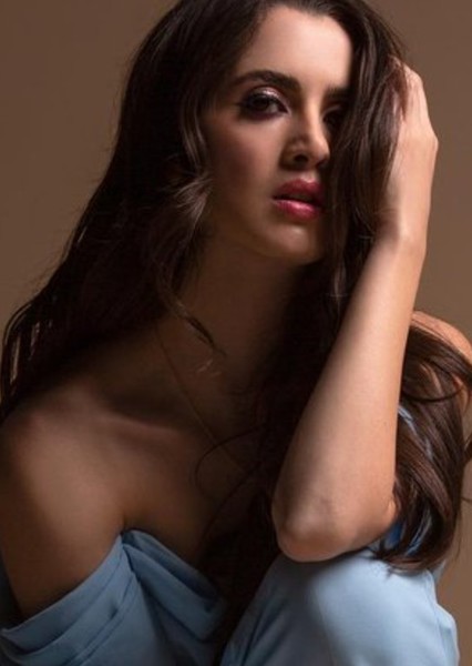 Laura Marano photo