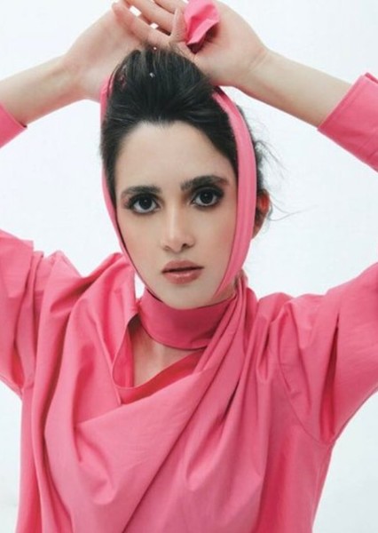Laura Marano photo