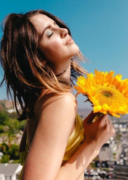 Laura Marano photo
