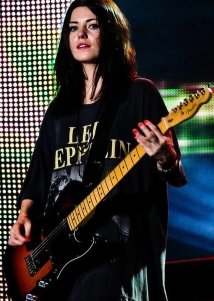 Laura-Mary Carter photo