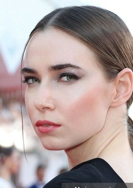 Laura Mizere photo