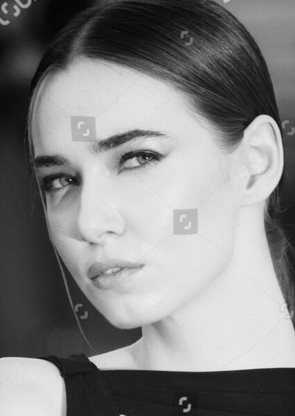 Laura Mizere photo