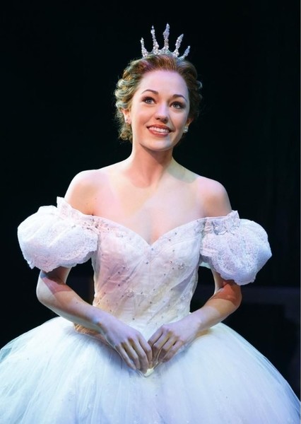 Laura Osnes photo