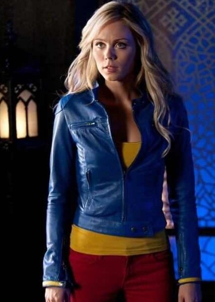 Laura Vandervoort photo