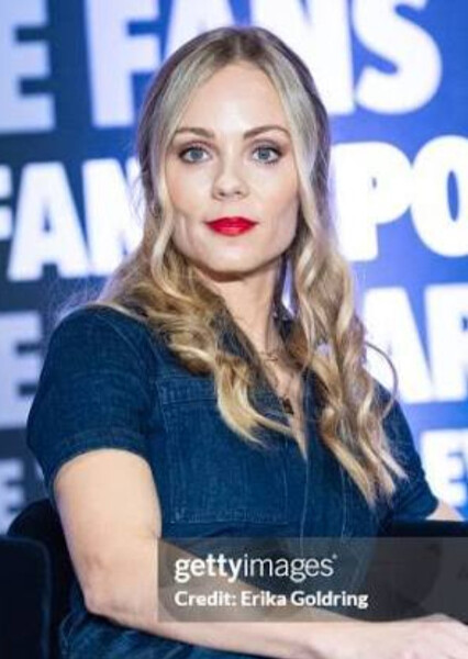 Laura Vandervoort photo