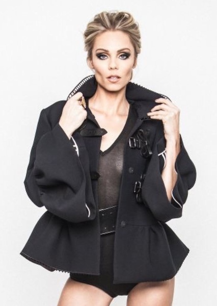 Laura Vandervoort photo