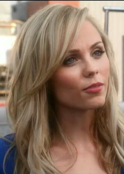 Laura Vandervoort photo