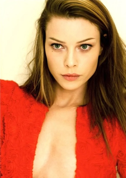 Lauren German photo