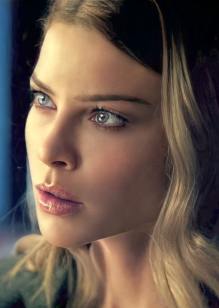Lauren German photo