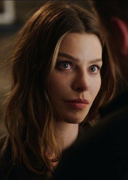 Lauren German photo