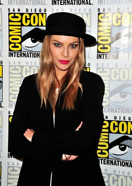 Lauren German photo