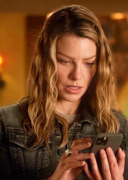 Lauren German photo