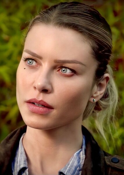 Lauren German photo