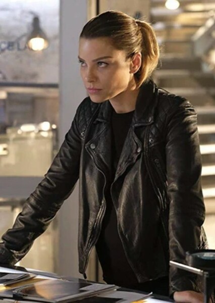 Lauren German photo