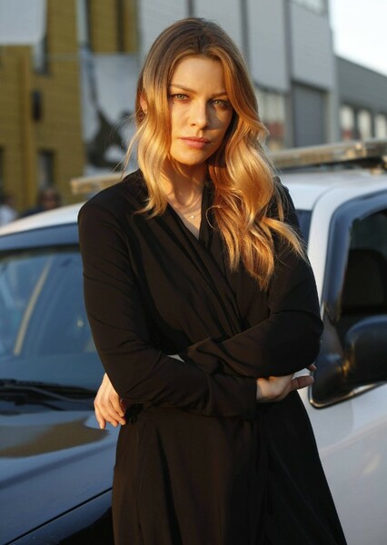 Lauren German photo