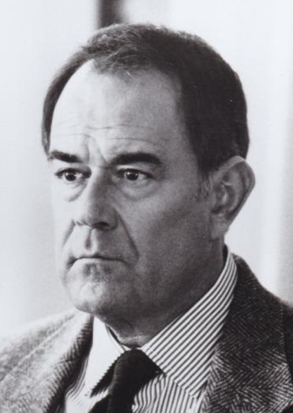 Laurence Luckinbill photo
