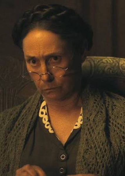 Laurie Metcalf photo