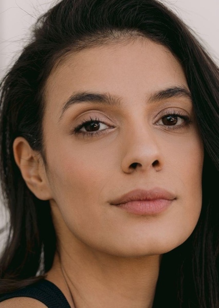 Laysla De Oliveira photo