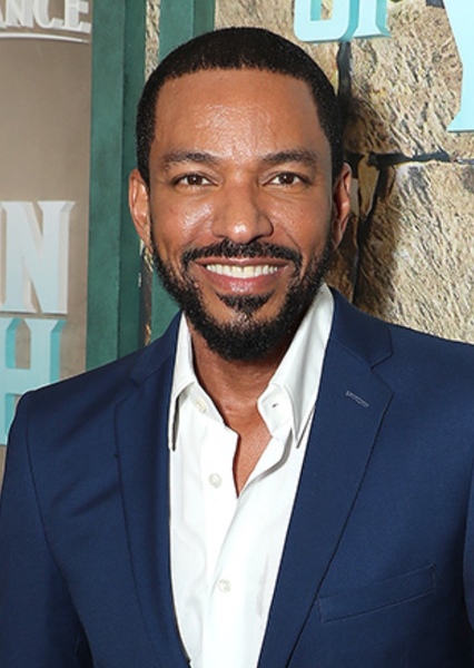 Laz Alonso photo