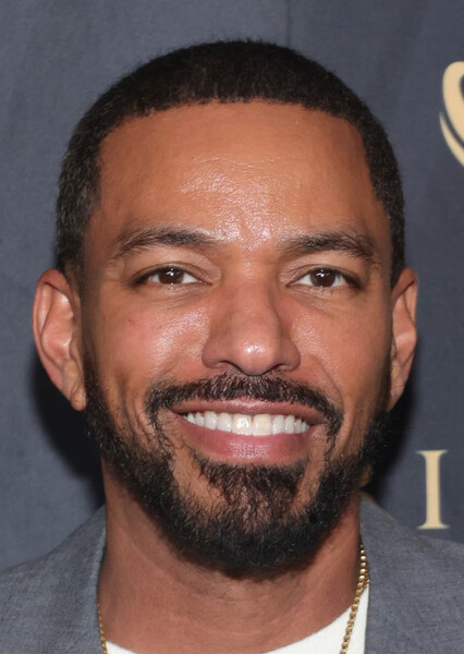 Laz Alonso photo