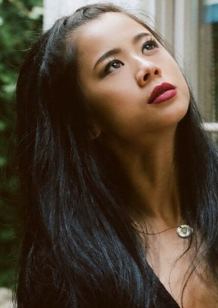 Leah Lewis photo