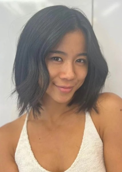 Leah Lewis photo