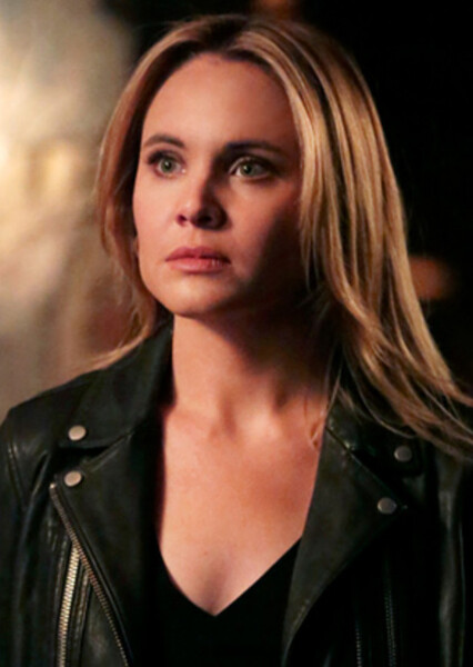 Leah Pipes photo