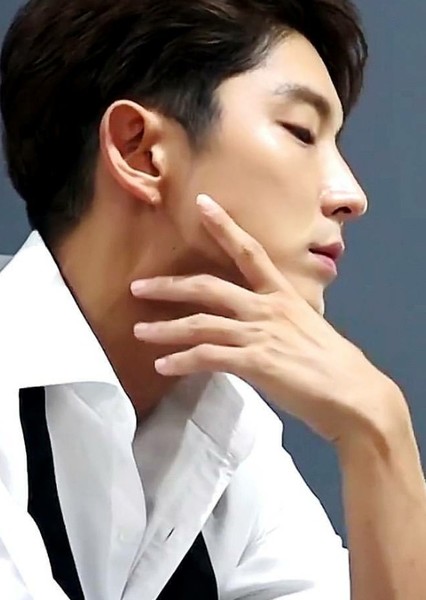 Lee Joon-gi photo