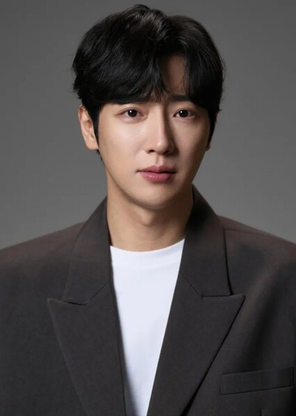 Lee Sang-yeob photo