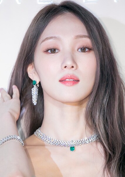 Lee Sung-kyung photo