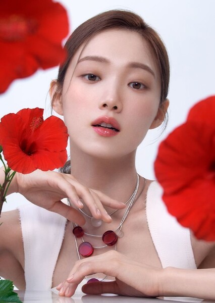 Lee Sung-kyung photo