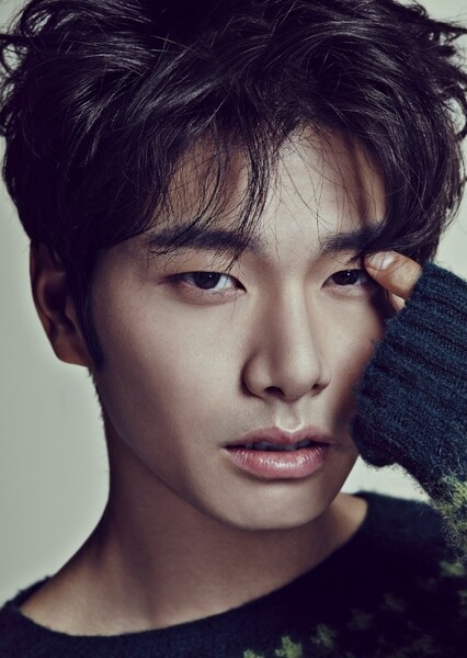 Lee Yi-kyung photo