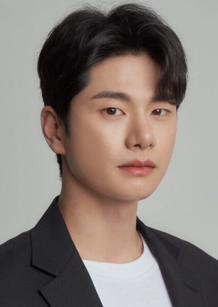 Lee Yi-kyung photo