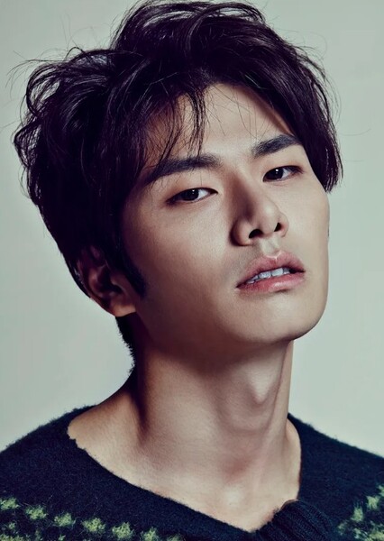 Lee Yi-kyung photo