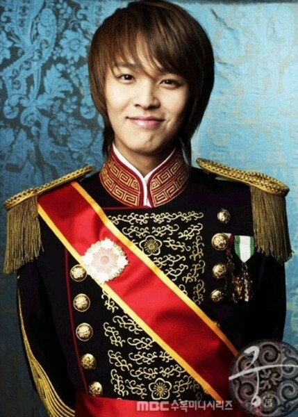 Lee Yul (Goong) photo