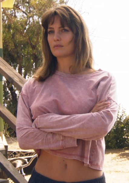 Leila George photo